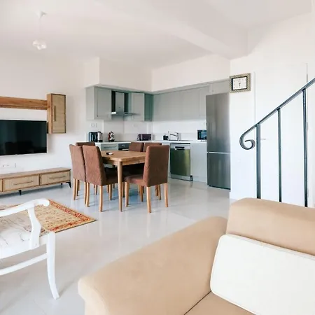 Sea View W Garden Balcony By Beach In Appartement
