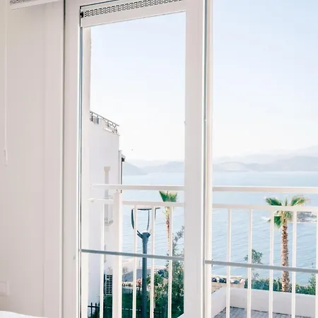 Sea View W Garden Balcony By Beach In Milas