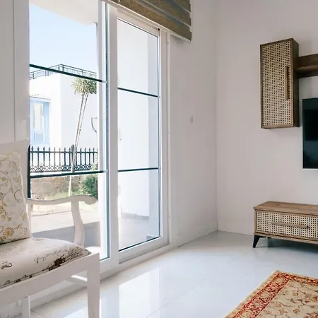 Apartment Sea View W Garden Balcony By Beach In